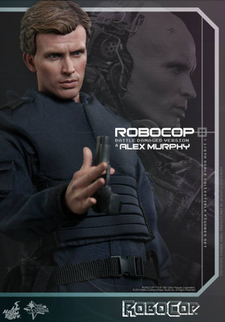 Illustration for article titled Dead Or Alive, These Robocop Figures Are Coming With Me